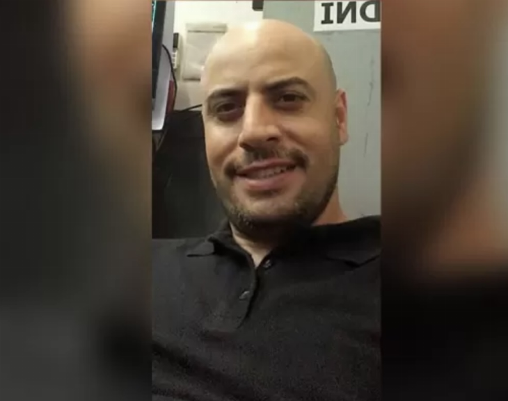 Un hombre muere electrocutado al tomar un micrófono para hacer karaoke