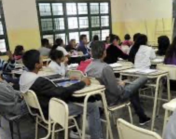 La Justicia falló a favor de una adolescente y su familia no pudo cambiarla de escuela 