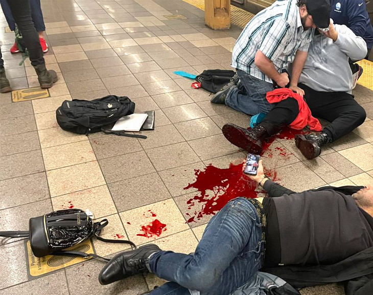 Por un tiroteo en una estación de metro en Nueva York varias personas resultaron heridas