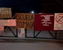 Sentada y protesta en la escuela Agrotécnica de Sarmiento por el edificio y las clases