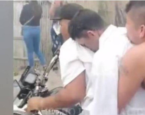 Sacan a pasear en moto el cadáver de su amigo 