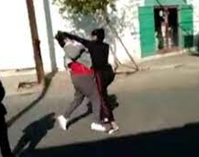 Una alumna internada por una feroz pelea a la salida de una escuela