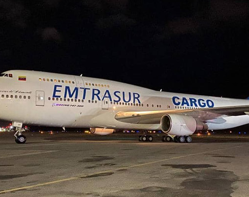 Venezuela le pide a  Villena que libere el avión retenido 