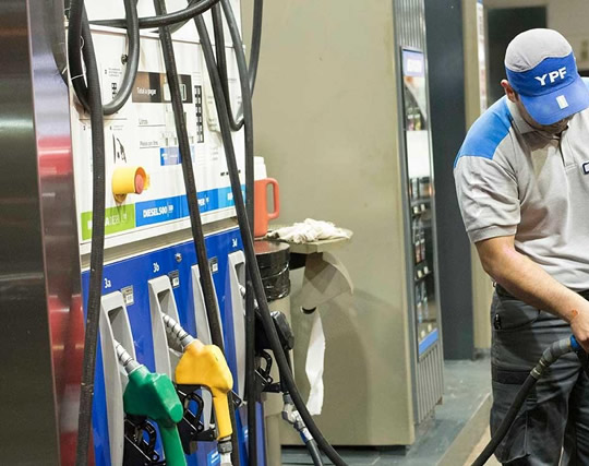 Precios Justos: Gobierno analiza incluir a los combustibles en el programa
