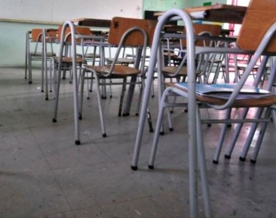 Presunto abuso en escuela en Capital: padres protestaron pidiendo policías en ingresos