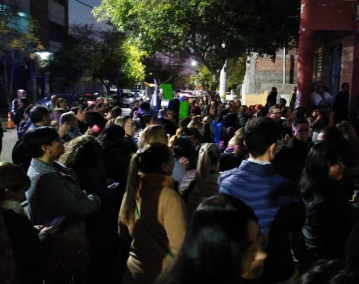 Siguen los reclamos en el Colegio Luján tras el caso de ABUSO