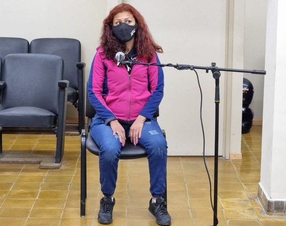 Asesino a su ex de un ladrillazo: no fue a su propio juicio y ahora puede quedar detenida