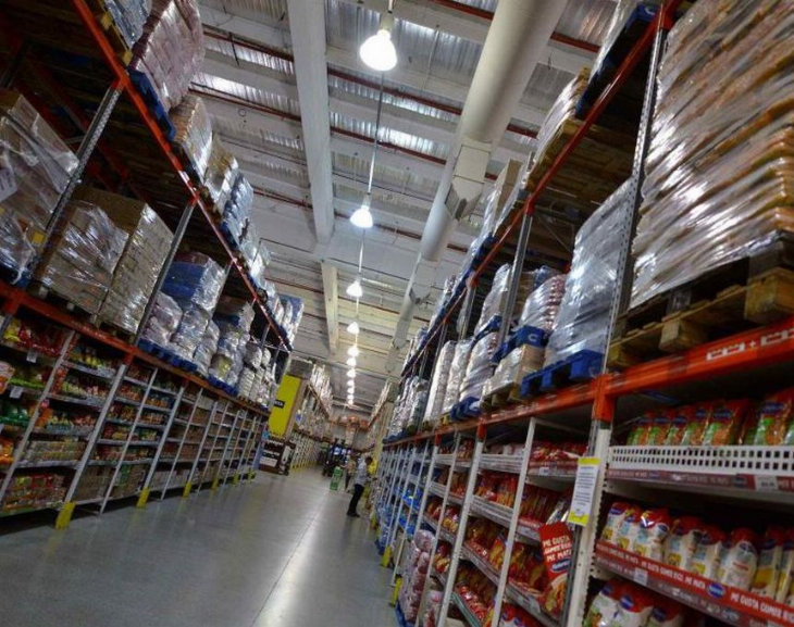 Escaso stock de productos básicos en supermercados