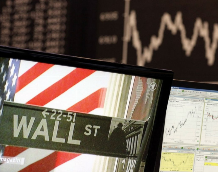 Wall Street cae con fuerza por la pandemia