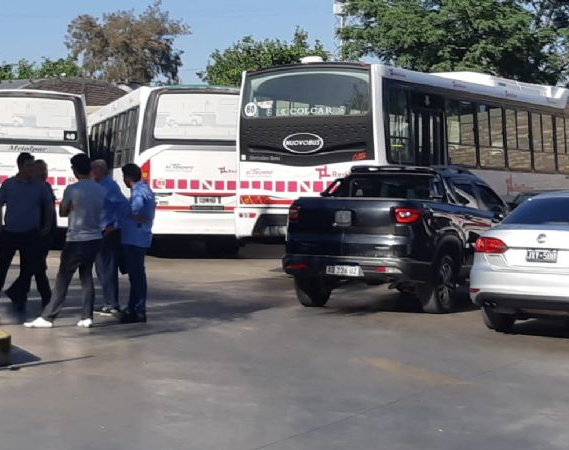 Conflicto con colectivos de El Triunfo: inició la reunión conciliatoria
