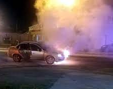 Se incendió un auto en pleno Lote Hogar 7 y nadie vio nada ¿Intencional?