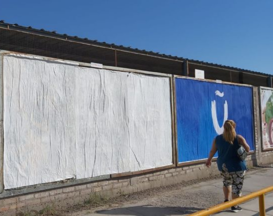 Pelea de leones: Vallejos sacó toda la cartelería de Milei de la vía pública