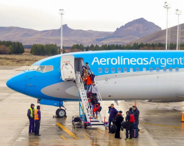 La crisis golpeó fuerte al turismo aéreo y se registraron 643.000 pasajes menos