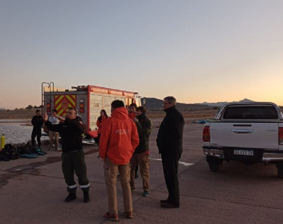 Encontraron sin vida al hombre que se arrojó al canal para salvar a su hijo
