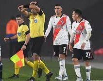 Habló el árbitro de River-Vélez y reveló el motivo por el que eliminó el gol de Suárez