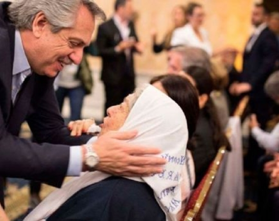 Madres de Plaza de Mayo cruzó a Alberto Fernández por el pésame que envió