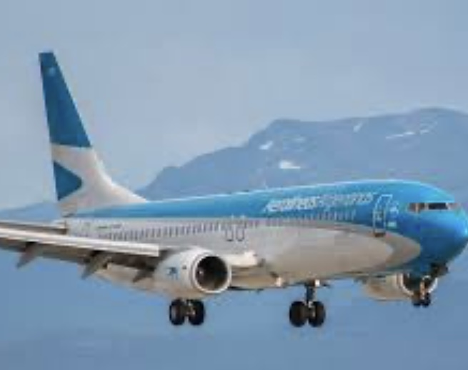 Jubilados y pensionados tendrán un descuento del 20% en pasajes de Aerolíneas Argentinas