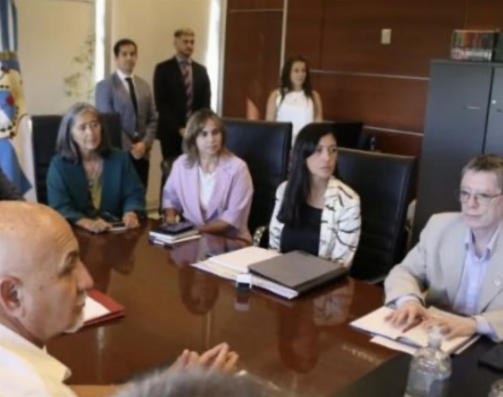 El Gobierno le cede la pelota a los gremios y los invita a que hagan ellos la propuesta