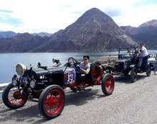 Impresionante muestra de 50 autos antiguos recorre San Juan