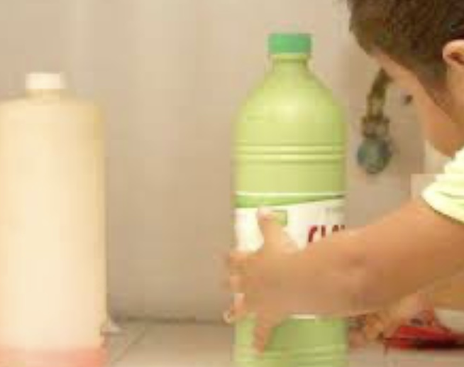 Un nene de 2 años ingirió lavandina y tuvo que ser internado 