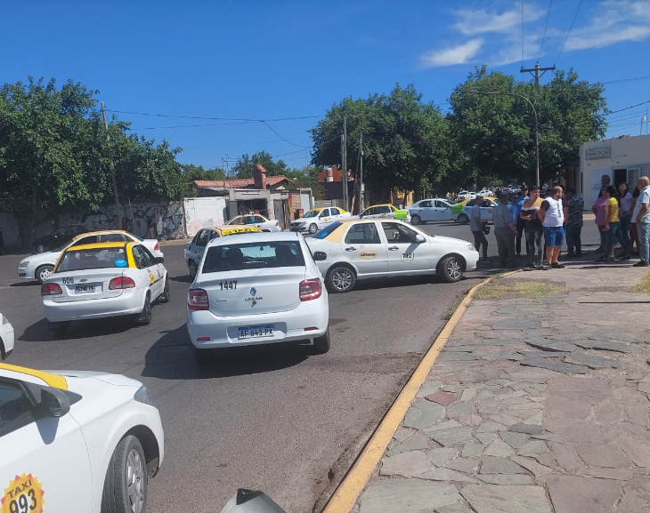 Taxistas y remiseros reclaman seguridad urgente para trabajar