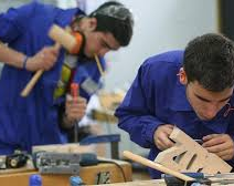 En San Juan cada vez son más los padres que autorizan a sus hijos para trabajar 