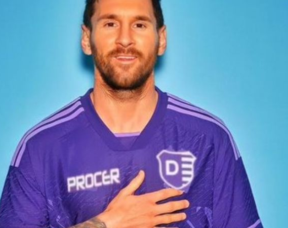 Messi presentó la nueva camiseta alternativa de Argentina