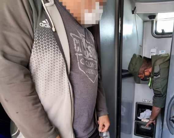 Quiso esconder cocaína en el baño de un colectivo, pero fue descubierto 