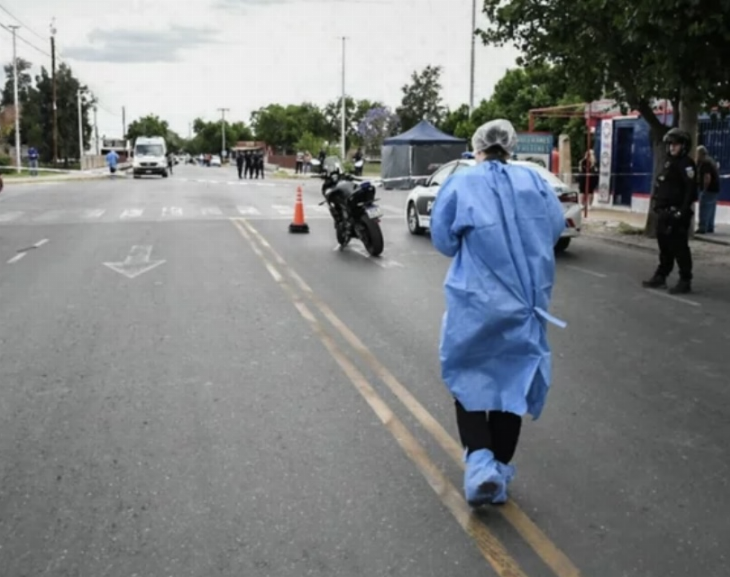 Un fuerte choque entre una moto y un auto dejó como saldo una mujer fallecida 