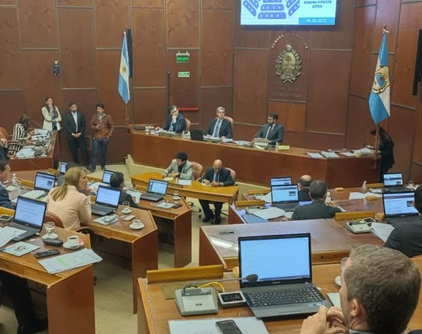Diputados aprobaron el pase a planta de 2000 contratados 