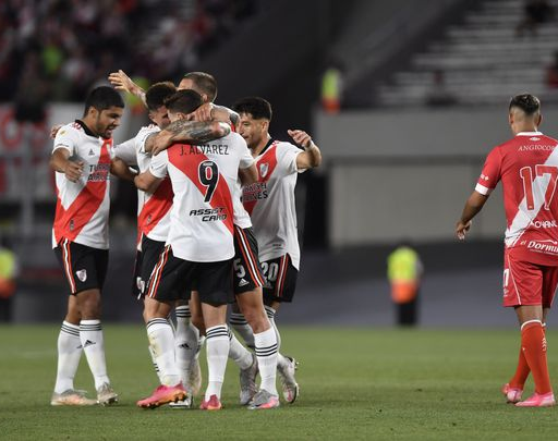 Ganó, gustó y goleó: River se corta solo en el campeonato