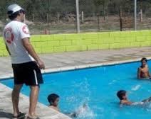 Las piletas públicas deberán tener al menos dos guardavidas 