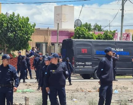 La usurpación de un terreno en Pocito terminó con corridas y 10 detenidos