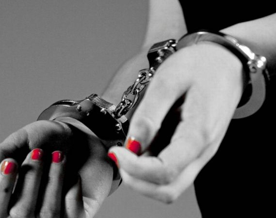 En un confuso episodio una trabajadora sexual robó el auto de un hombre 