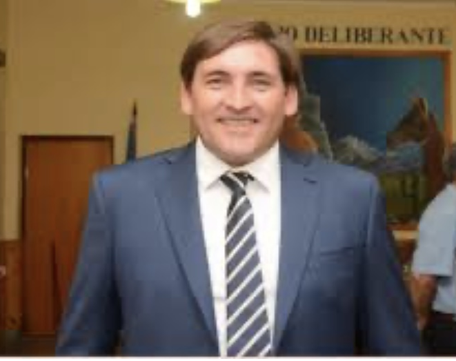 Un Intendente que perdió nombró a 28 contratados en planta permanente 