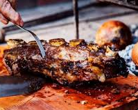 Estaba comiendo un asado con amigos y murió atragantado con un pedazo de carne