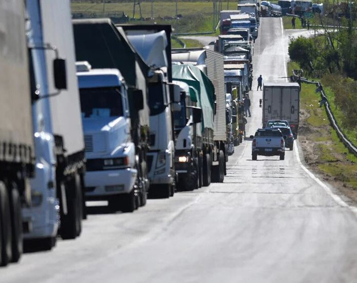 Falta de gasoil: transportistas encaran un paro