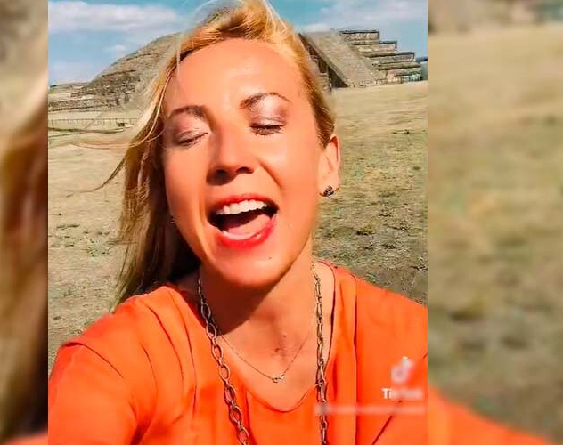 De locos: una mujer asegura ser un portal galáctivo y hasta habla en "extraterrestre"