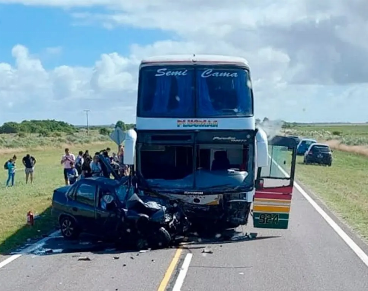 Dos muertos y cinco heridos, el saldo de un accidente de micro en la Ruta 11