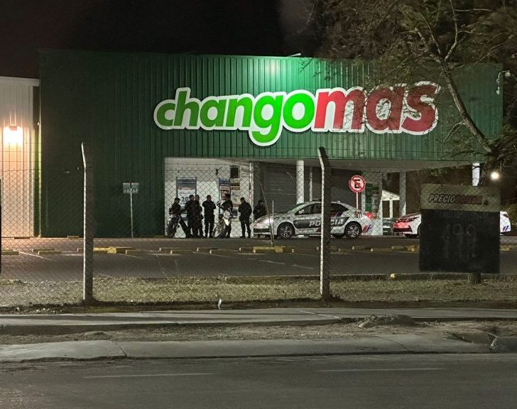 La policía refuerza presencia en supermercados sanjuaninos para prevenir saqueos