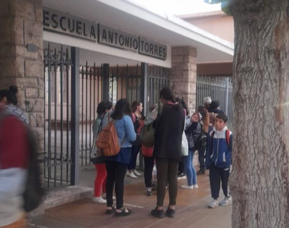 Por falta de agua, suspendieron clases en una escuela de Capital
