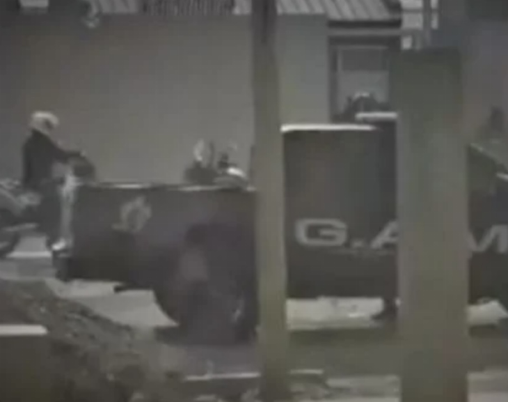 Balearon la casa de un hombre por el presunto abuso sexual de un menor 