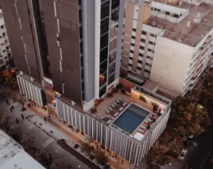 Mirá el nuevo hotel 5 estrellas de San Juan que se convirtió en el edificio más alto de la Ciudad