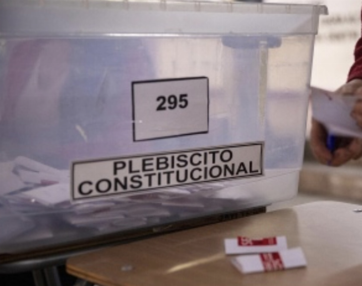 Chilenos votan por aprobar o rechazar segundo proyecto de nueva Constitución