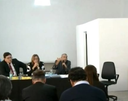 Vallejos irrumpió en el Tribunal Electoral Provincial, quiso hablar pero lo callaron