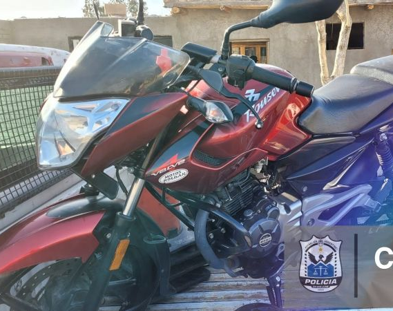 Robaron una moto y fueron sorprendidos