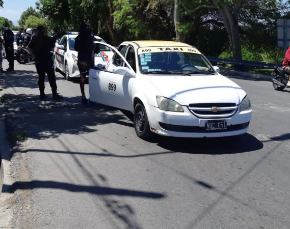 Una chica trans fue sorprendida mientras robaba a un remisero 