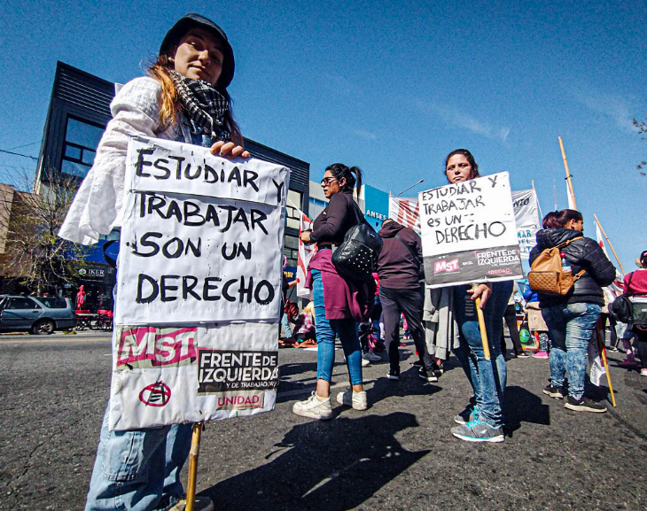  Marcha de agrupaciones sociales en contra del ajuste