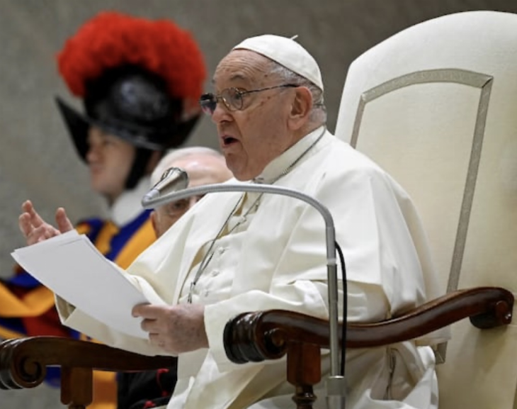 El Vaticano autorizó la bendición de parejas del mismo sexo, sin considerarlas matrimonio