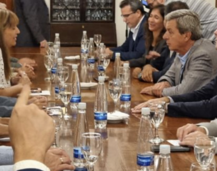 Uñac reunió a todo su gabinete y una vez más pidió austeridad en los gastos